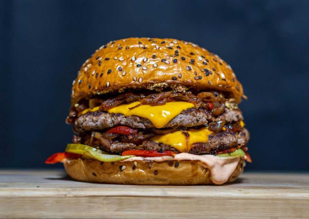 MrBeast Burger vs Kevin Hart House burger